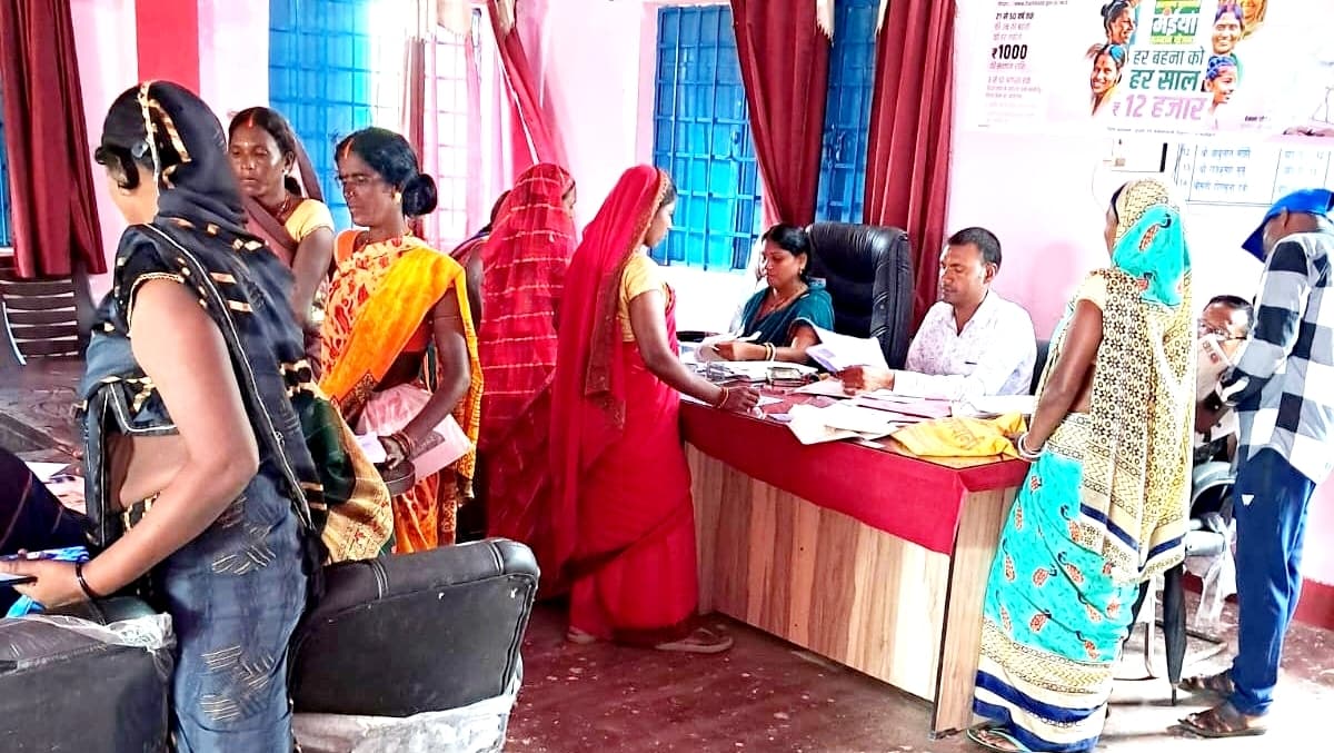 मुख्यमंत्री मंईयां सम्मान योजना को लेकर शिविर