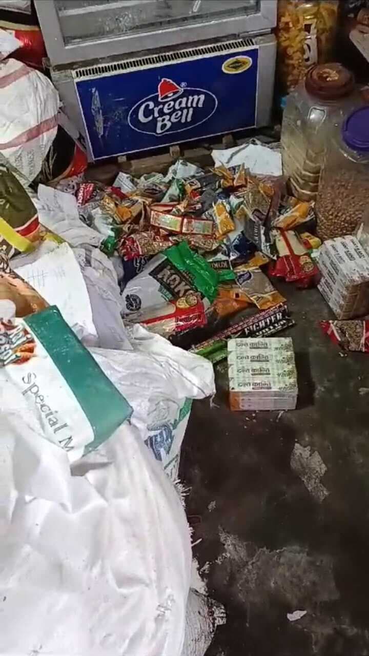 राशन दुकान से नगद समेत एक लाख दस हजार के सामान चोरी