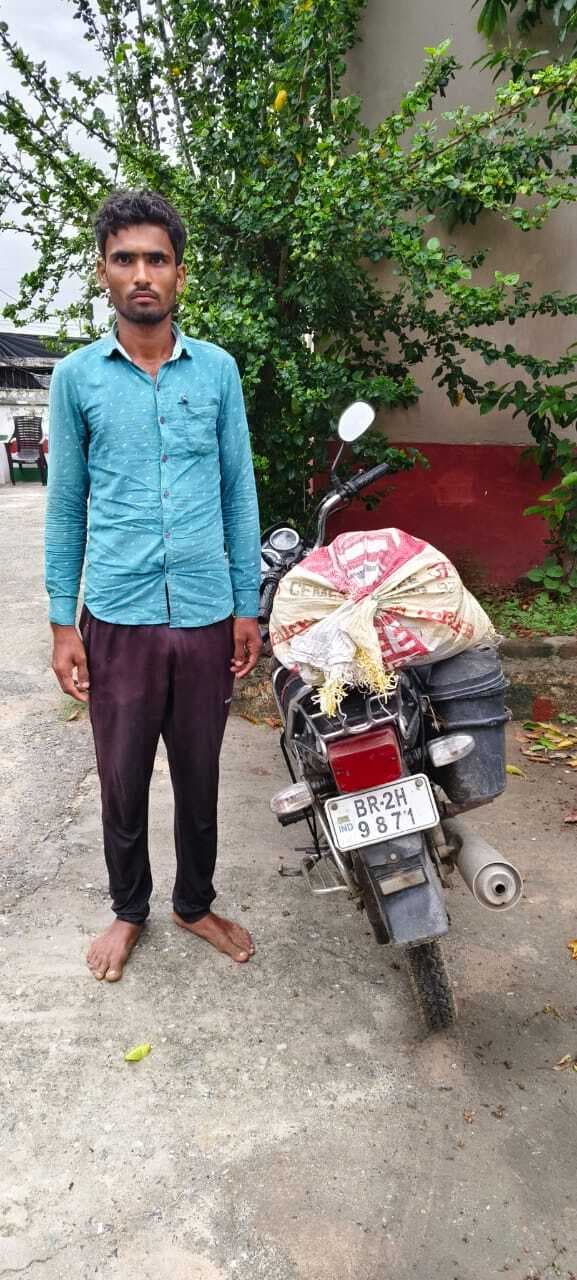 डोडा पाउडर के साथ एक तस्कर गिरफ्तार