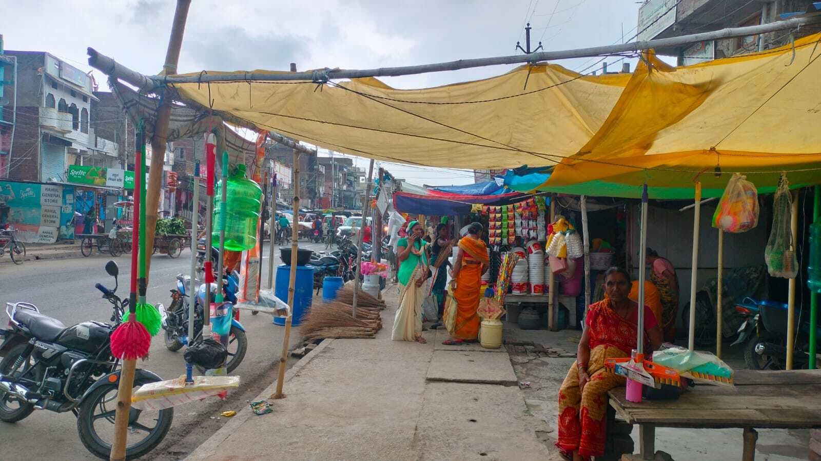 Lakhisarai News : सूर्यगढ़ा बाजार में शीघ्र हटाया जायेगा अतिक्रमण, नगर परिषद ने करायी माइकिंंग