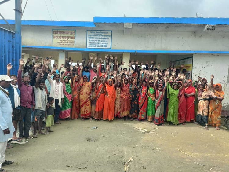 पंचायत समिति के समर्थन में उतरे सैकड़ों ग्रामीण