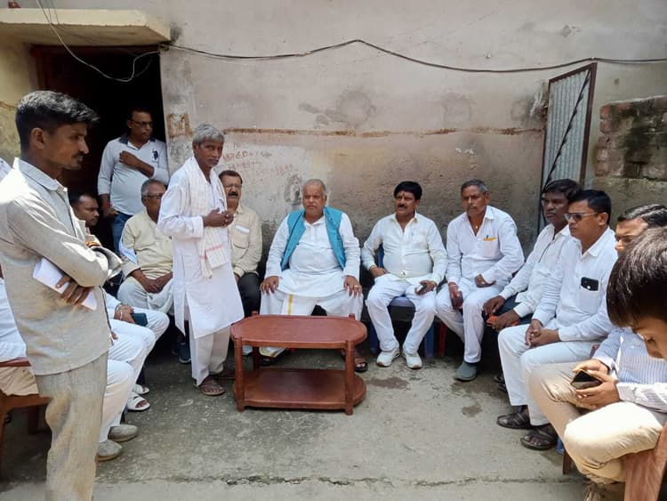 Lakhisarai News : मंत्री श्रवण कुमार ने शोकाकुल पैक्स अध्यक्ष से मिल कर दी सांत्वना