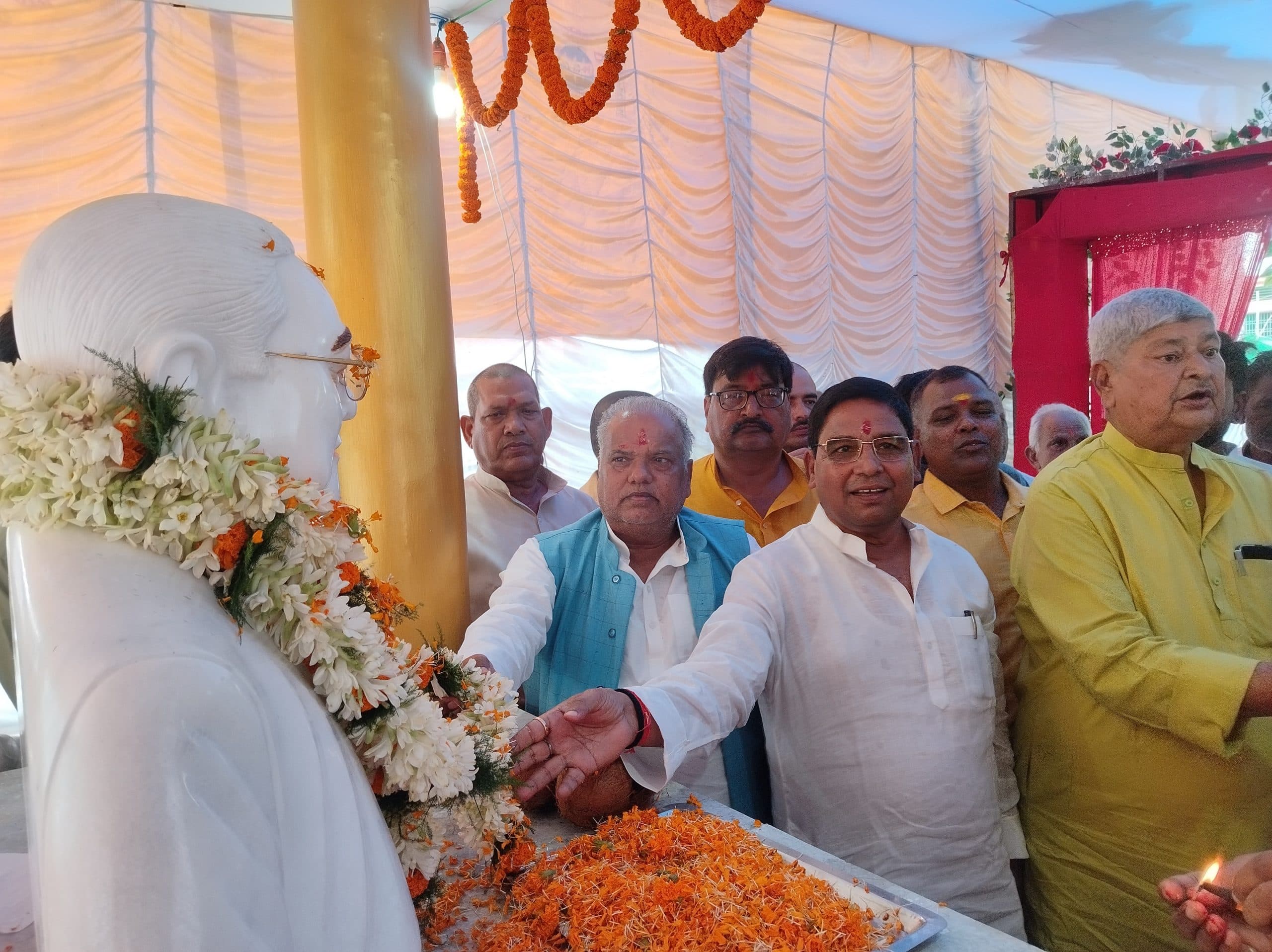 पूर्व मंत्री स्व शिवनंदन झा की प्रतिमा का हुआ अनावरण