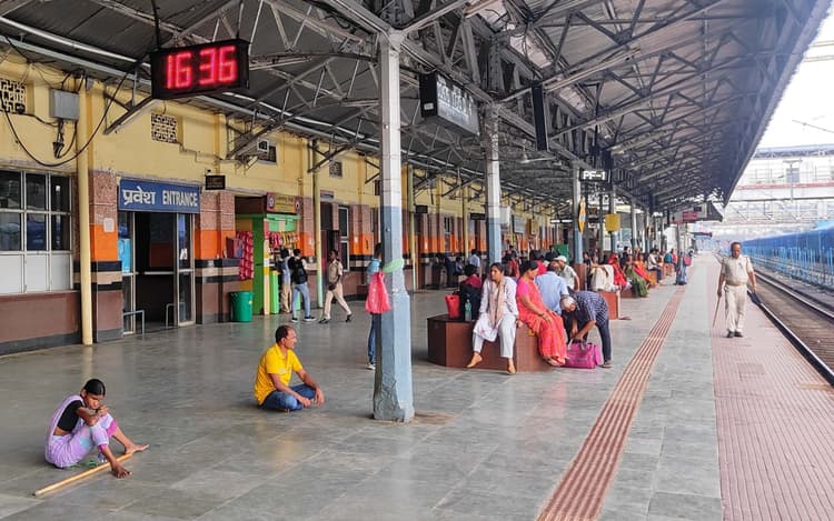 बालूरघाट-भटिंडा फरक्का एक्सप्रेस 6 घंटे लेट