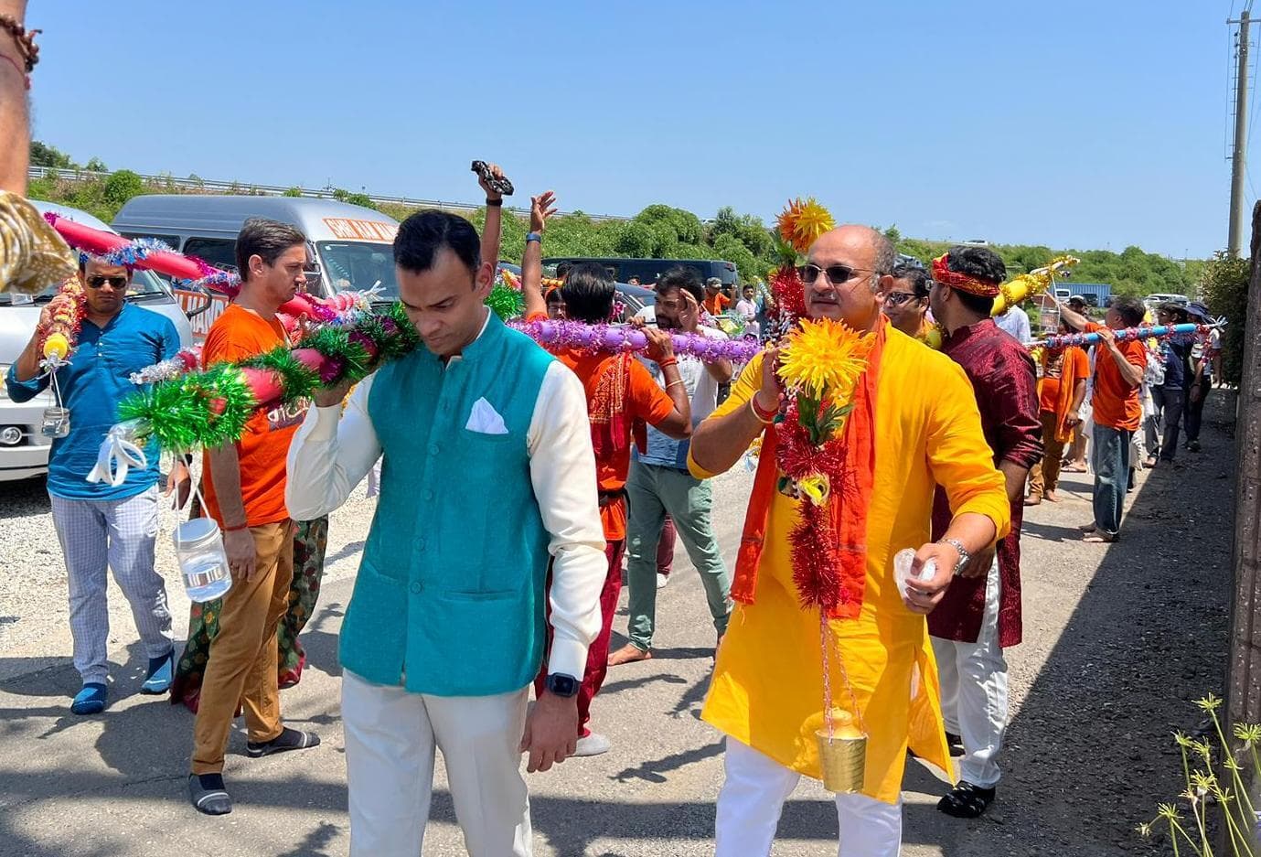 संग्रामपुर निवासी आनंद के नेतृत्व में जापान में निकली कांवर यात्रा