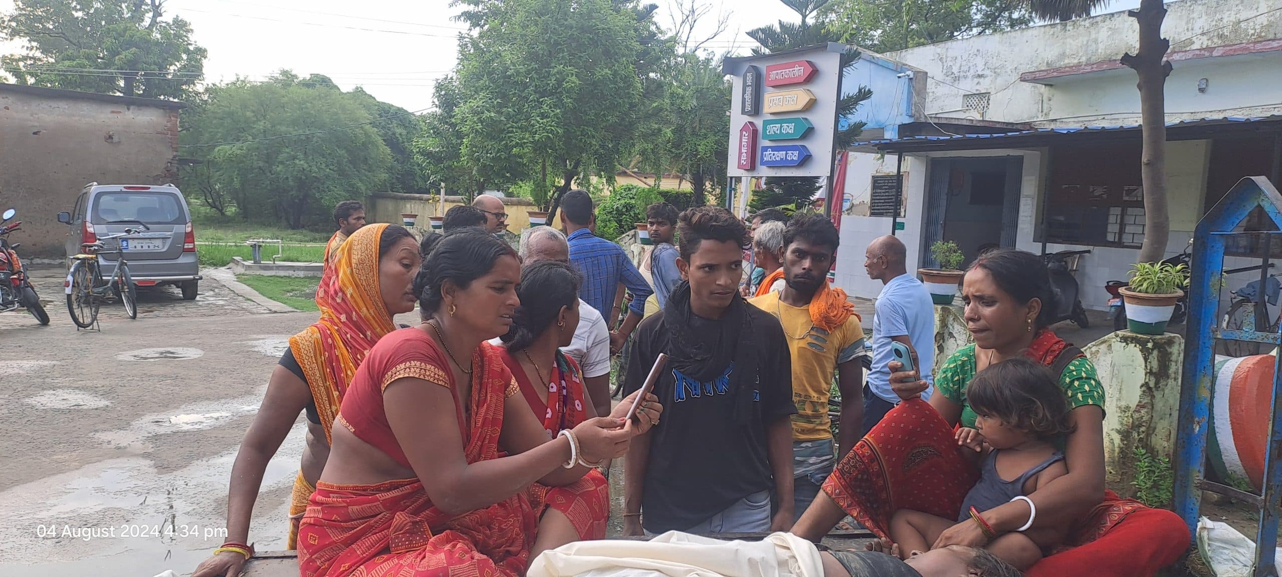 वज्रपात से खेत में धान रोपाई कर रही एक महिला की मौत, सात अन्य जख्मी