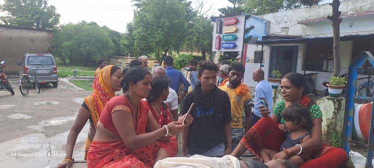 वज्रपात से खेत में धान रोपाई कर रही एक महिला की मौत, सात अन्य जख्मी