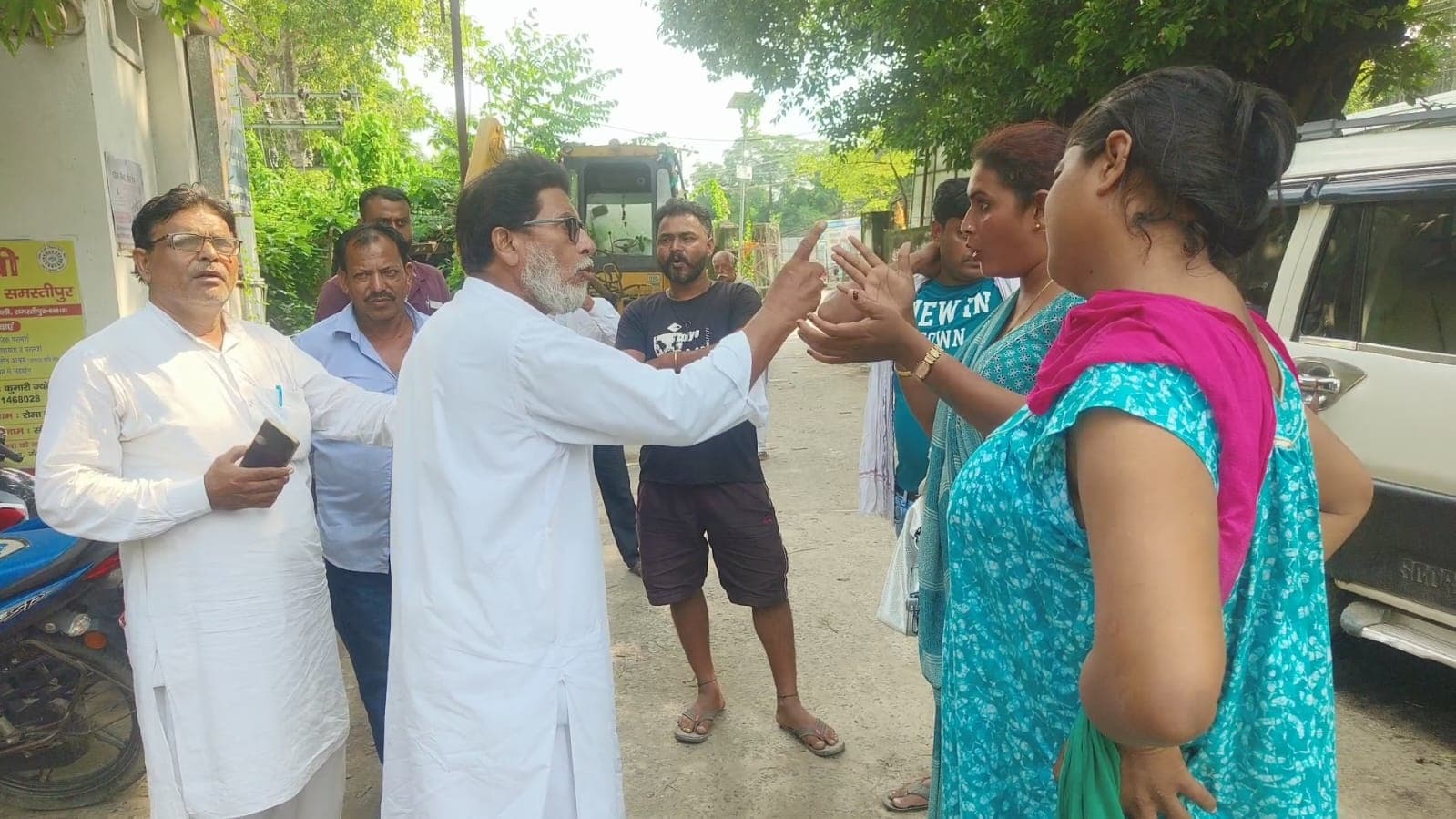 बच्चे के जन्म पर बधाइयां लेने पहुंचे किन्नरों व गृहस्वामी के बीच विवाद