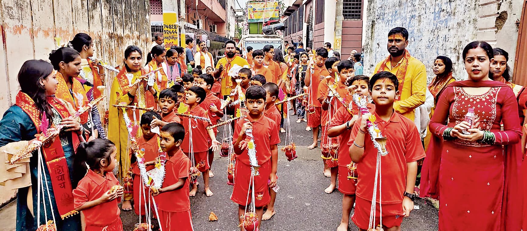 Bal Kanwar Yatra : शिवजी तेरे द्वार हम भी आयेंगे, गंगाजल से आपको हम नहलायेंगे...
