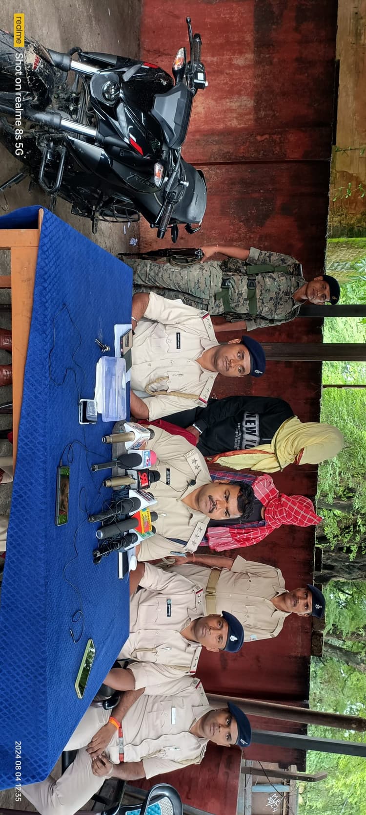 राहगीर से लूटपाट मामले में कट्टा व बाइक के साथ दो गिरफ्तार