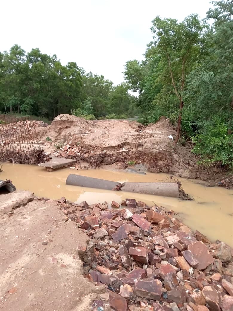 डायवर्सन बहने से कई गांवों का संपर्क टूटा, किसान ज्यादा परेशान
