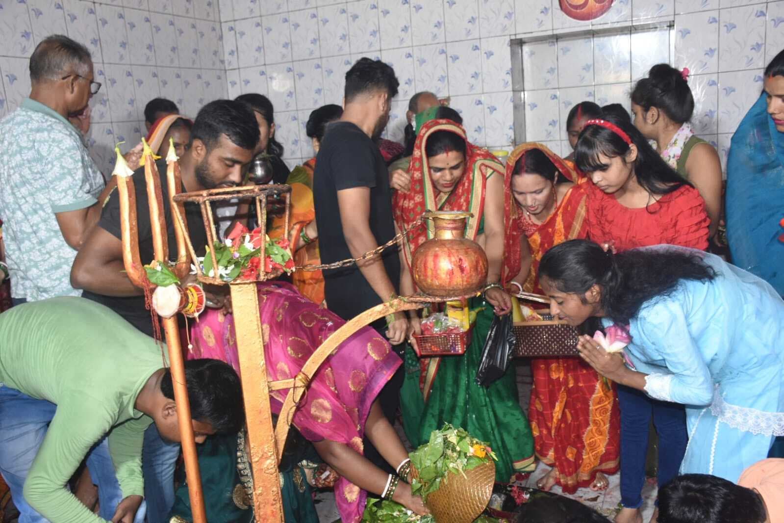 सावन की तीसरी सोमवारी पर शिवालयों में जलाभिषेक को उमड़े श्रद्धालु