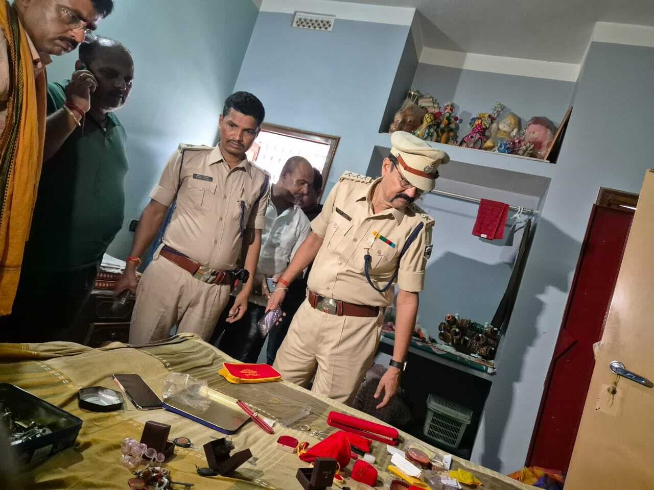 पूर्णिया नगर निगम के पूर्व मेयर सविता देवी के बंद घर में भीषण चोरी