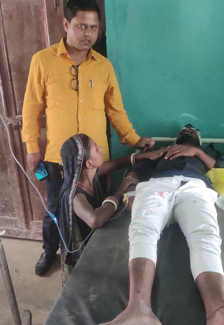 चारपहिया वाहन से टकरायी बाइक, तीन युवक की स्थिति गंभीर, रेफर