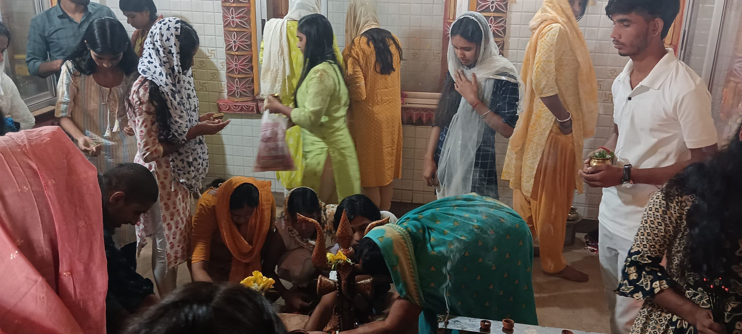 बोल बम के जयकारे से गुंजायमान रहे शिवालय