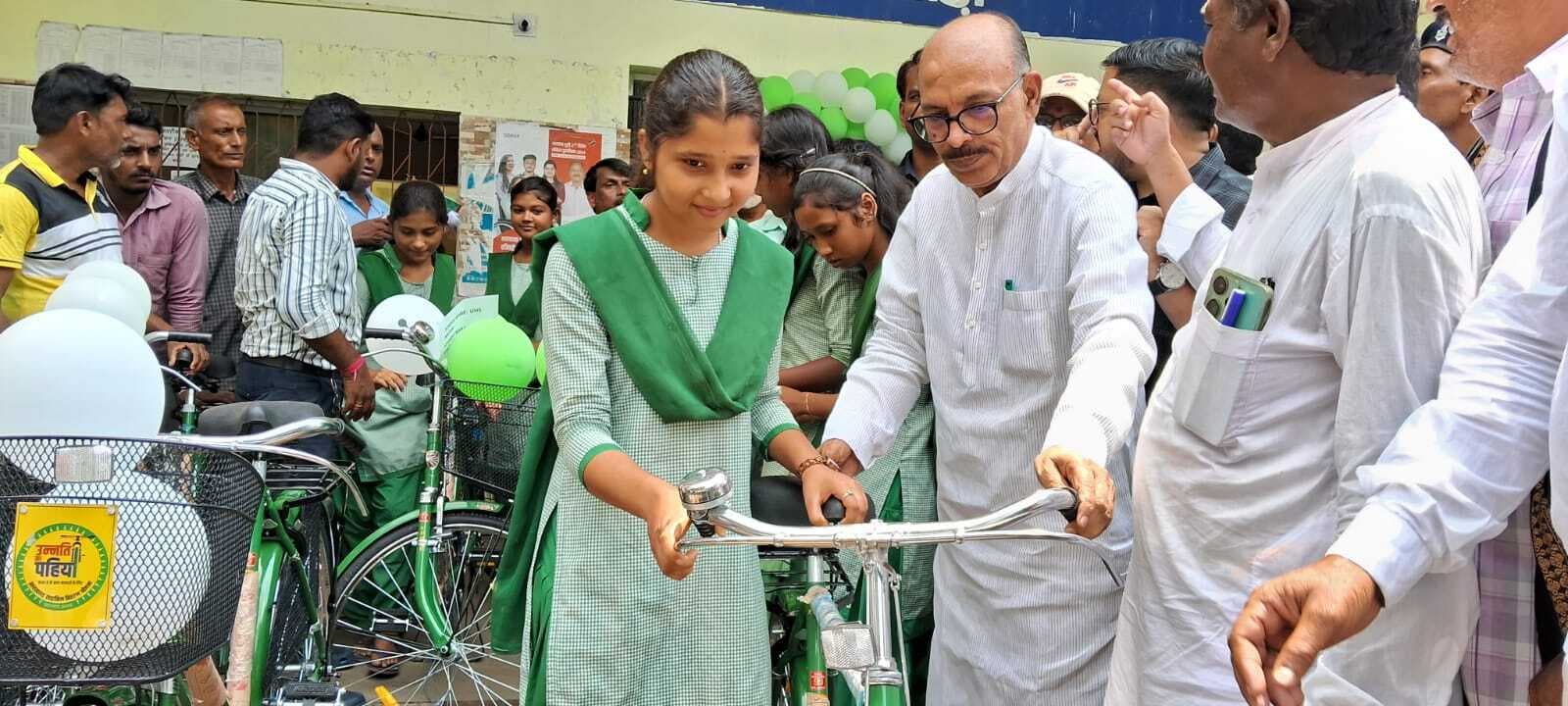 साइकिल मिलने से ड्रॉप आउट बच्चों की संख्या में कमी आयेगी : स्पीकर