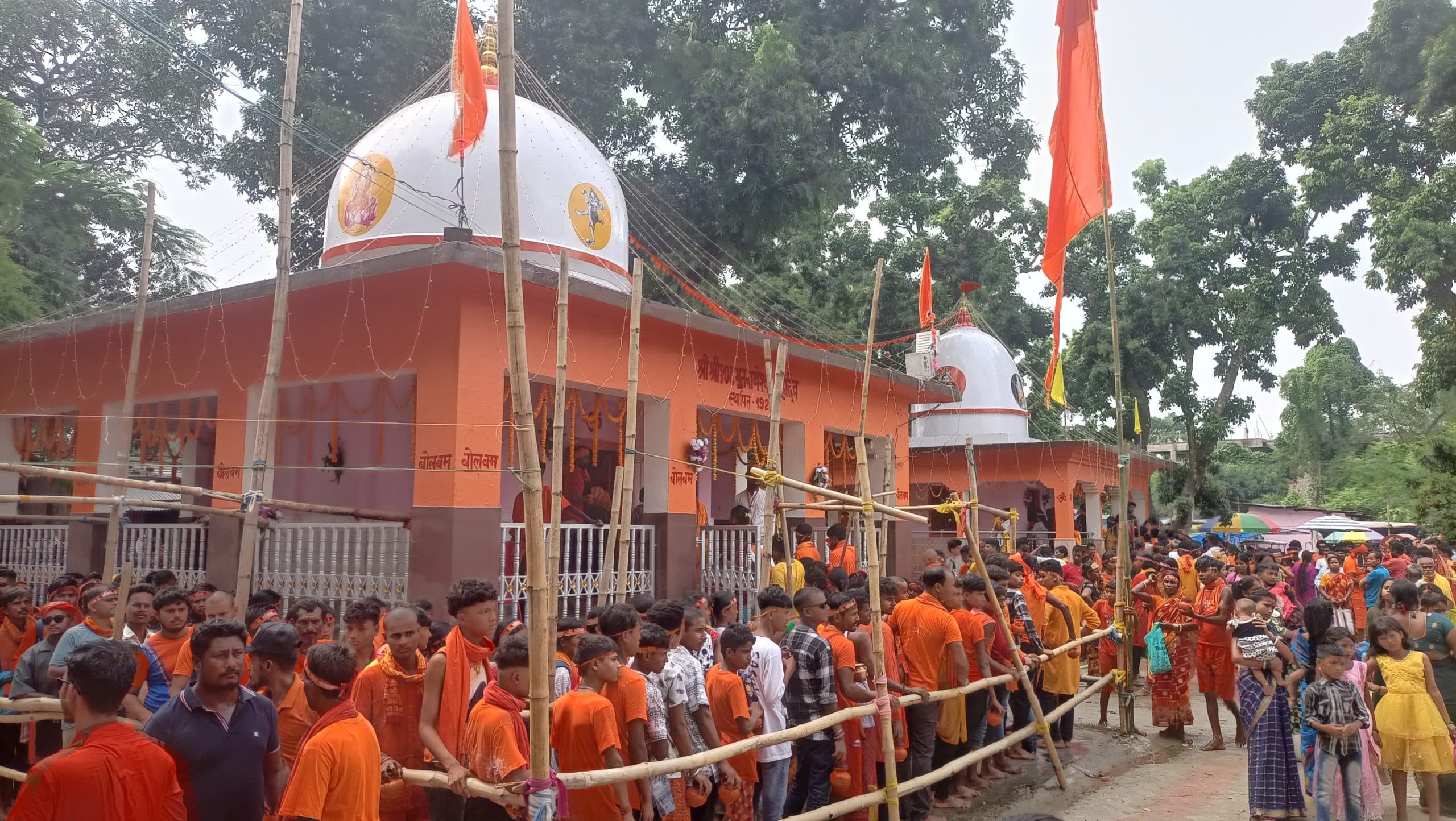 सावन की तीसरी सोमवारी पर शिवालयों में उमड़ी श्रद्धालुओं की भीड़, बड़ी तादाद में भक्तों ने किया जलाभिषेक व पूजा अर्चना