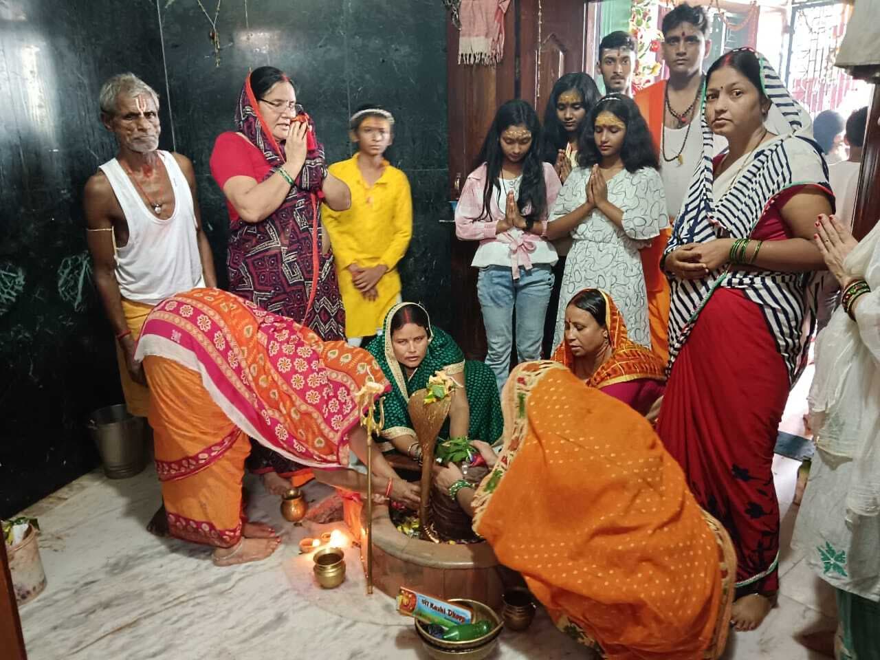 तीसरी सोमवारी पर भीड़ बेशुमार, बाबा पर जलार्पण के लिए डाकबम दिखे बेकरार