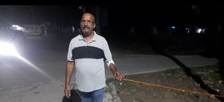 रास्ते में बांध दी थी रस्सी, बाइक समेत गिर कर चोटिल हुए मरीज के परिजन