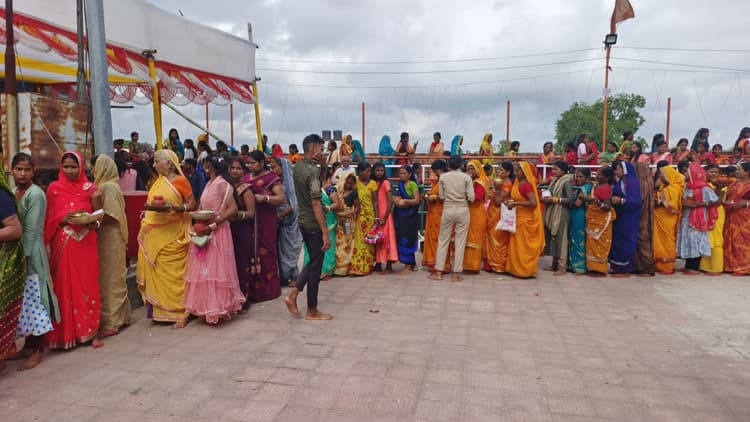 हर हर महादेव से गूंजते रहे शिवालय