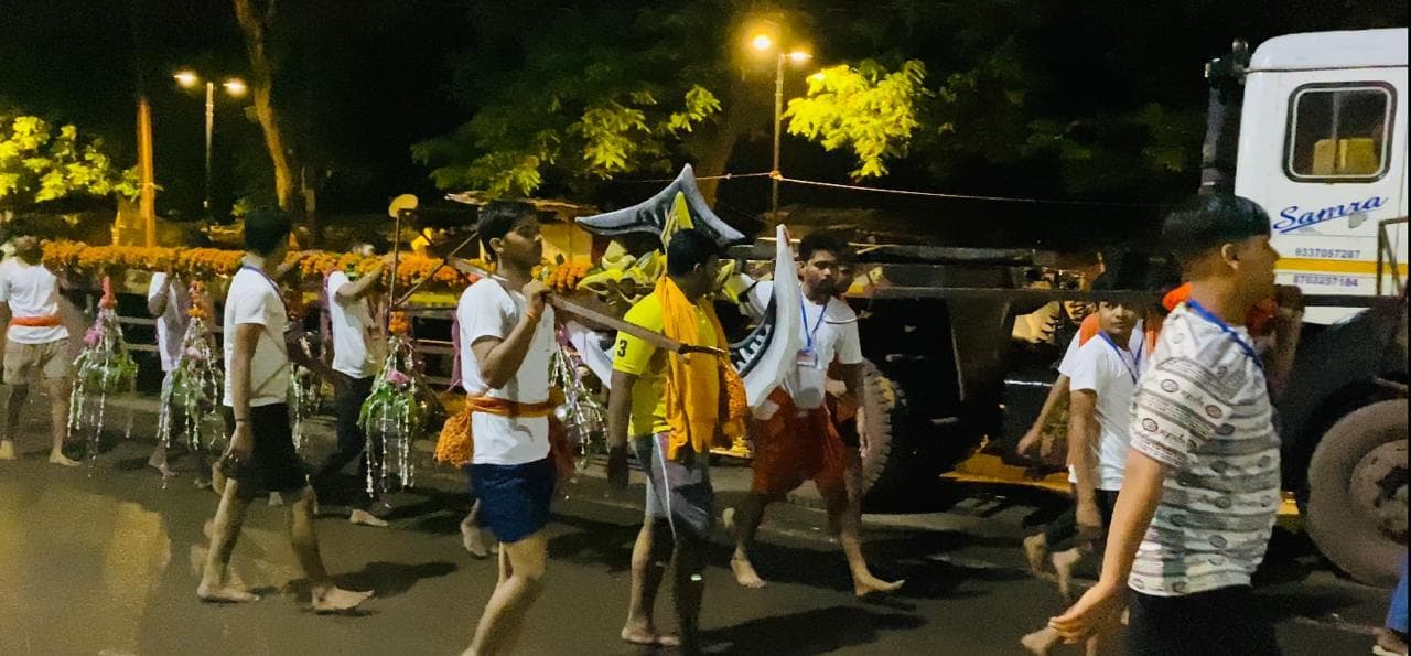 हर-हर महादेव के जयकारे से गूंजे शिवालय, भोले बाबा से मनोकामना पूर्ति की कामना की