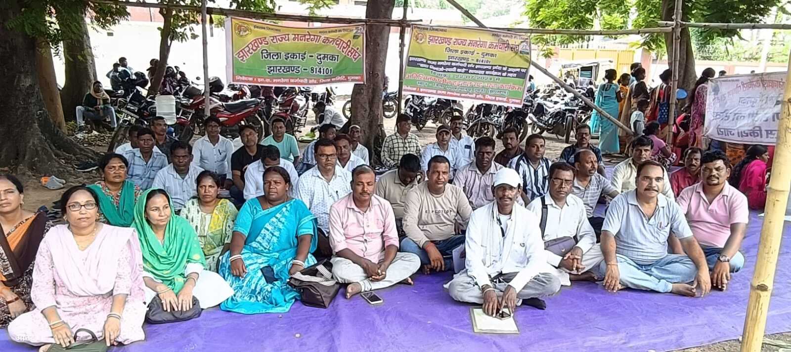 मनरेगाकर्मियों का आंदोलन 16 वें दिन भी रहा जारी, कहा- वादा निभाये और हमारी सेवा स्थायी करें सरकार