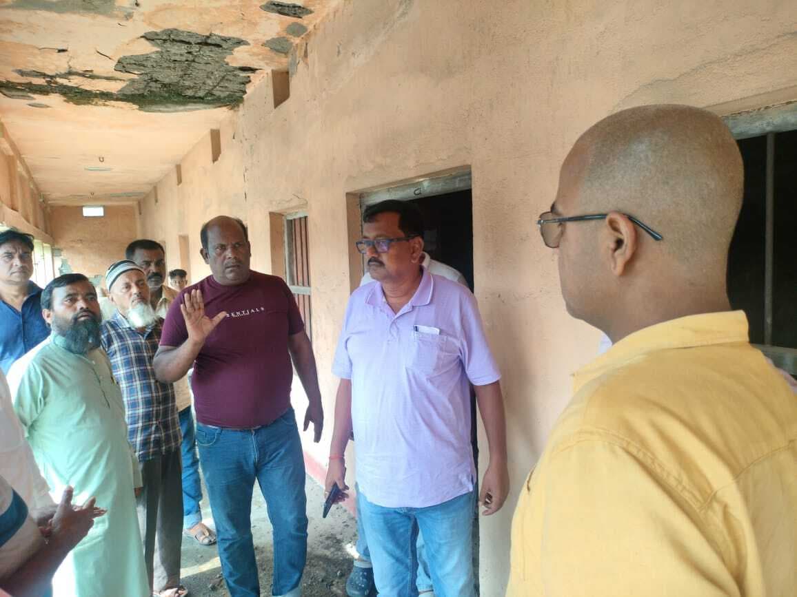 माइनॉरिटी वेलफेयर पदाधिकारी ने मदरसा के भवन का लिया जायजा