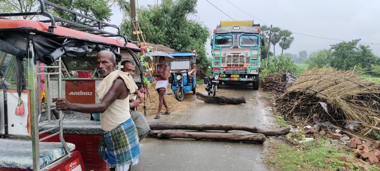 Bihar news: सड़क जाम हटाने गयी पुलिस पर हमला, आरोपितों पर प्राथमिकी दर्ज