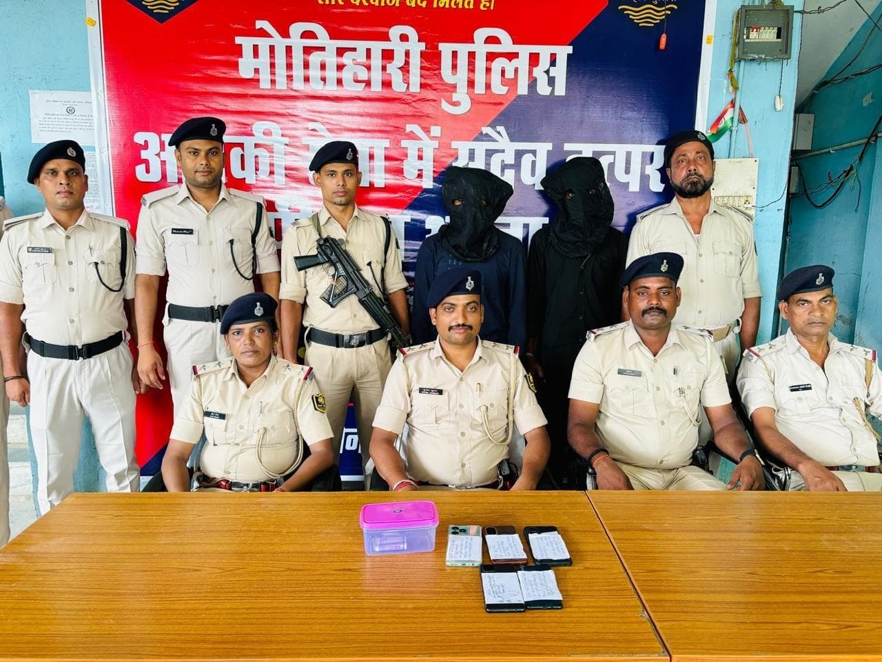 मोबाइल लूटकर भाग रहे तीन बदमाश गिरफ्तार