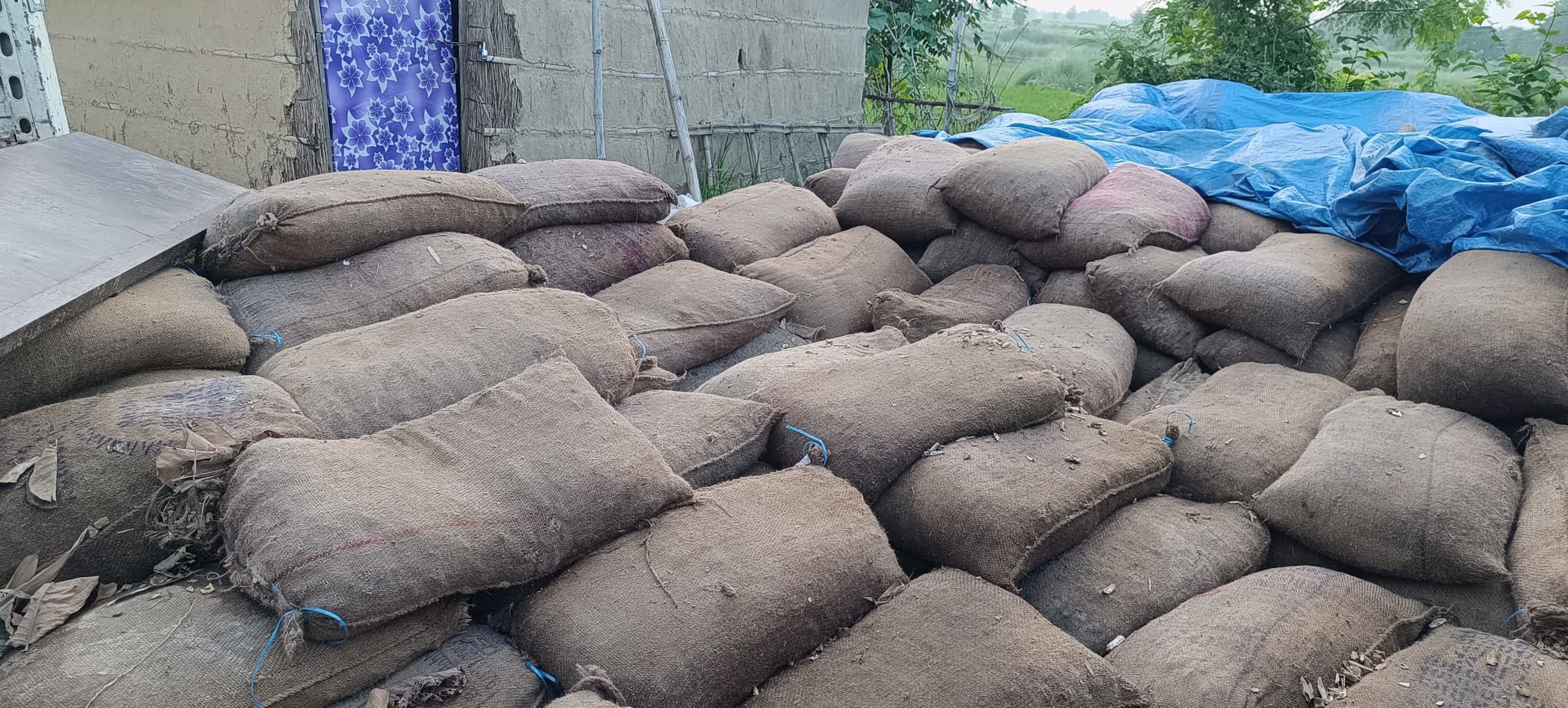 कबाड़ दुकान से भारी मात्रा में जानवर की हड्डी बरामद