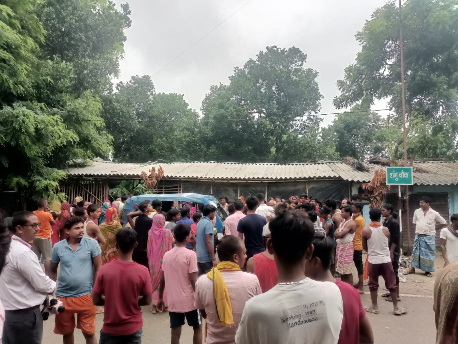 शिवाजीनगर के रहियार में पेड़ में फंदे से झूलता हुआ शव बरामद