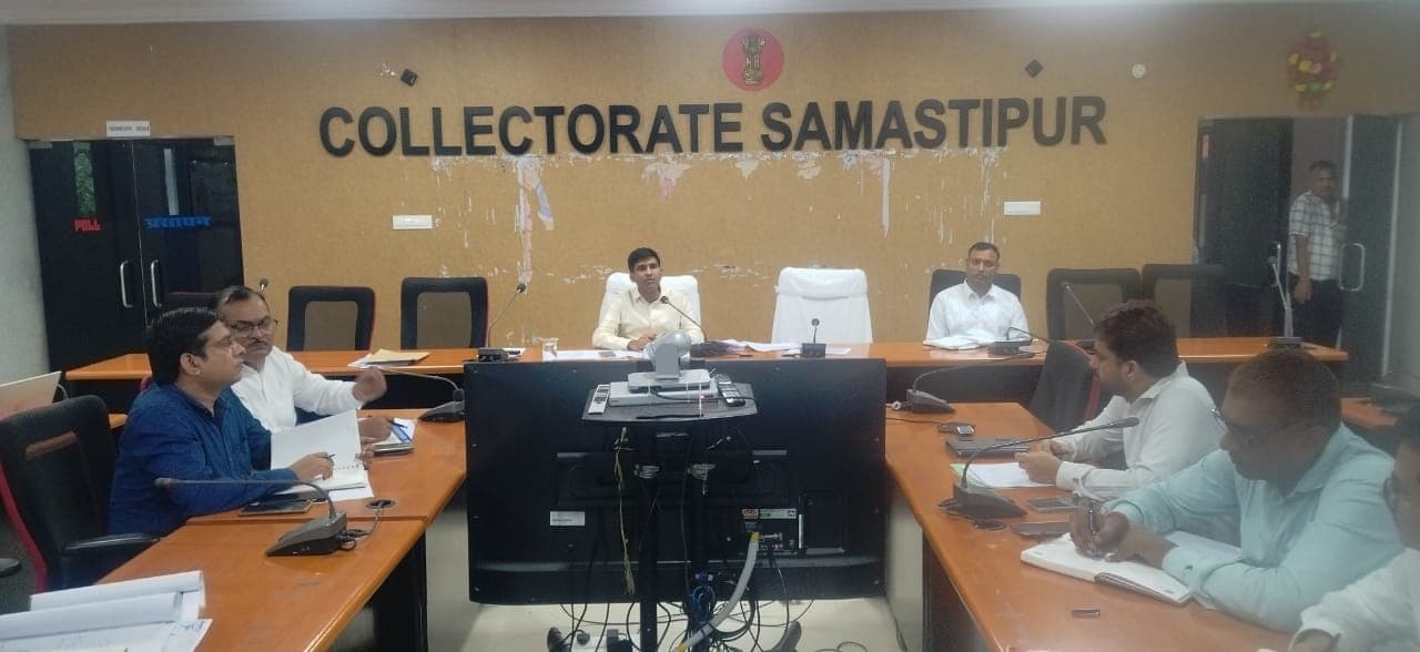 बैठक से कॉम्फेड के अधिकारी अनुपस्थित, डीएम ने कड़ी आपत्ति जतायी