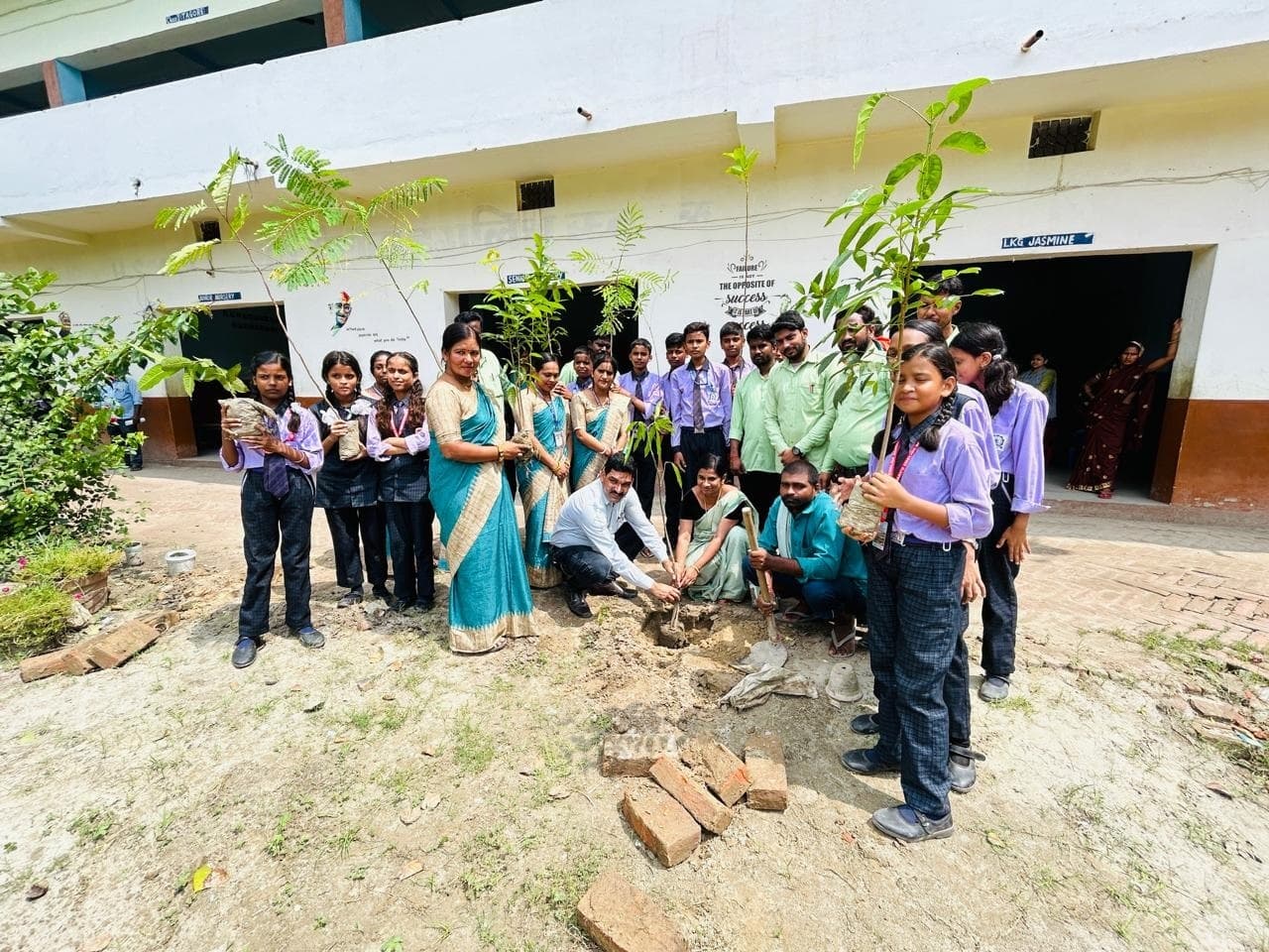 पौधरोपण व संरक्षण मानवीय जीवन के लिए अहम : प्रिंसिपल