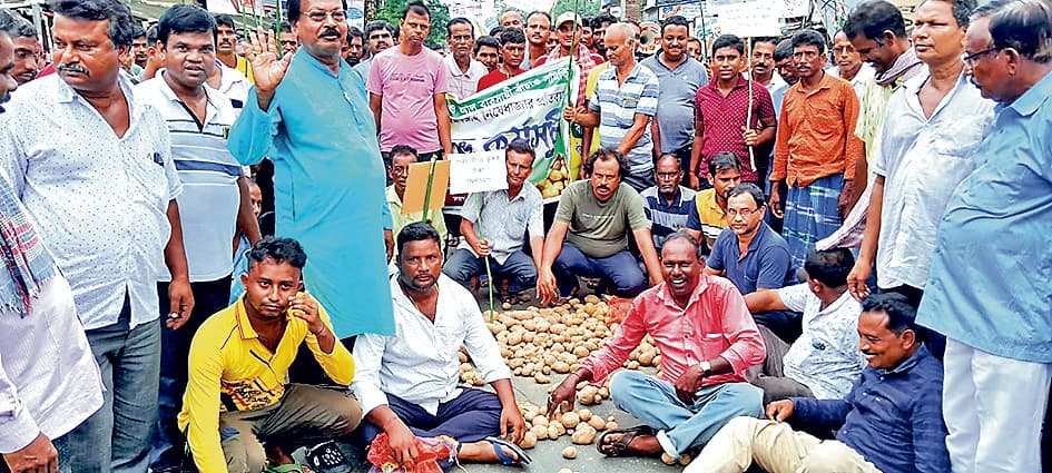 बंगाल से आलू बाहर भेजने पर अघोषित रोक हटाये सरकार, वरना किसान करेंगे बड़ा आंदोलन