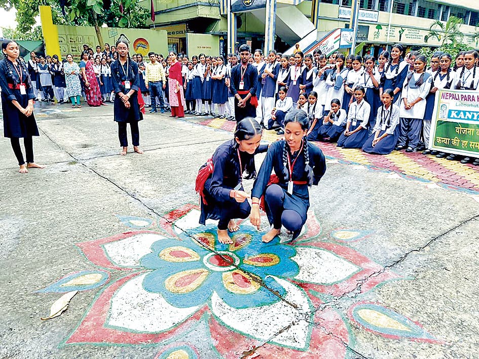 दुर्गापुर : कन्याश्री क्लब ने बाल विवाह की रोकथाम के लिए पेश किया नाटक