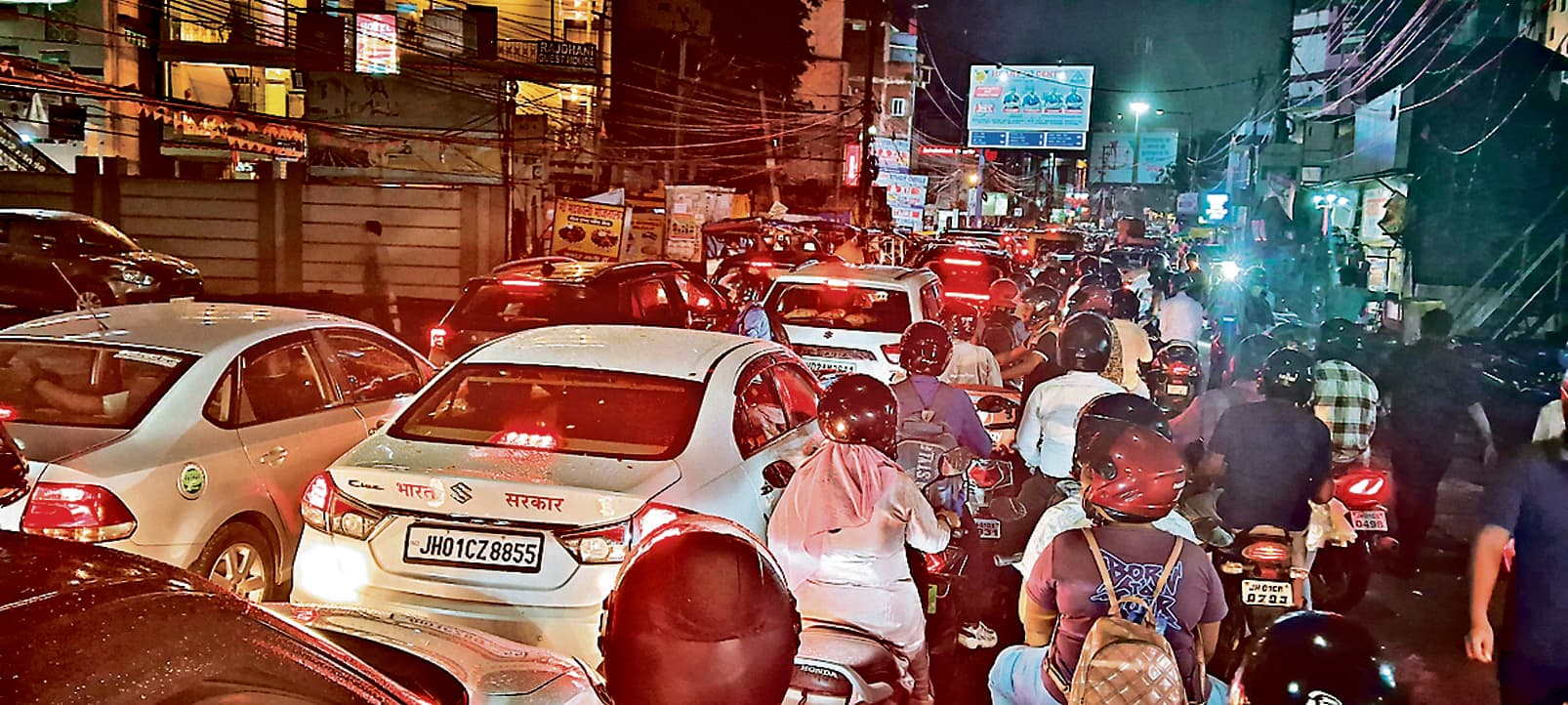 Ranchi news : हाइड्रा के धक्के से किशोर की मौत, लोगों ने की सड़क जाम, पुलिस ने किया लाठीचार्ज