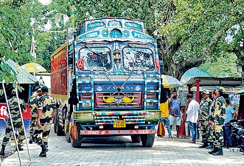 बंगाल के रास्ते बांग्लादेश से होनेवाला व्यापार अब भी ठप