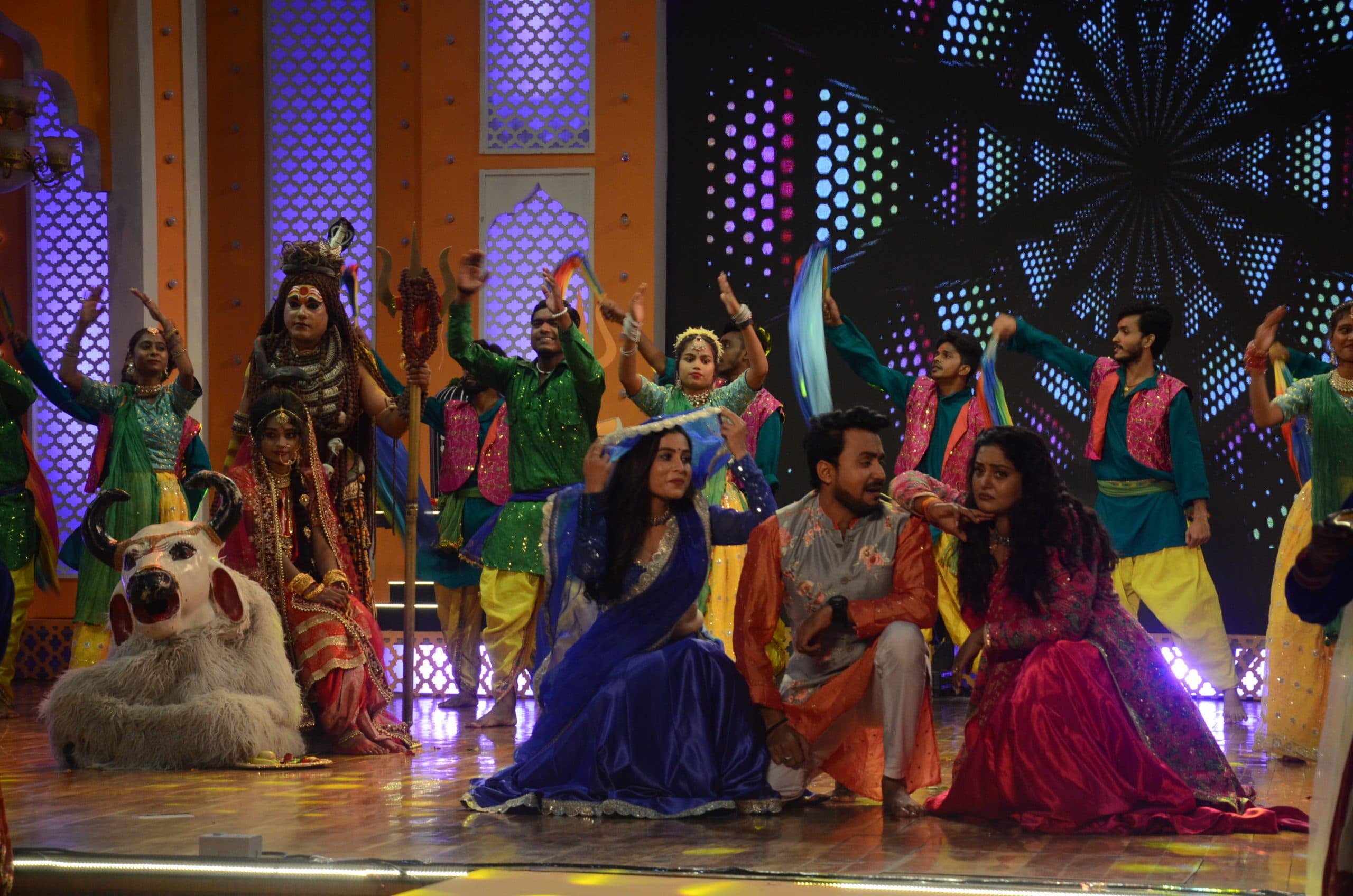 दर्शकों का मोहा मन, बाबा की भक्ति में झूमे दर्शक