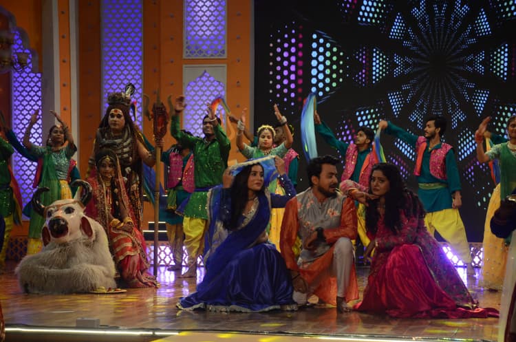 दर्शकों का मोहा मन, बाबा की भक्ति में झूमे दर्शक