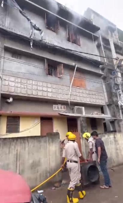 पूजा के दीये से पलंग में लगी आग लाखों की संपत्ति जल कर हुई खाक