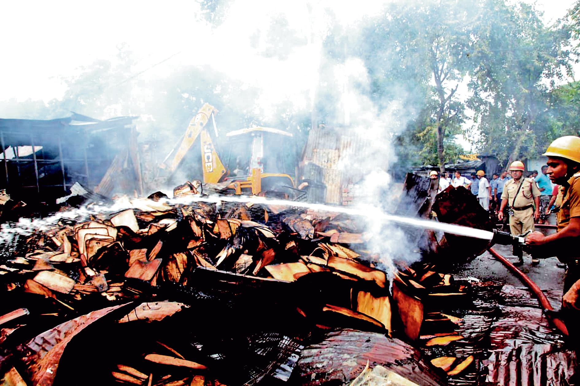 उल्टाडांगा : प्लाईवुड कारखाने में लगी भीषण आग