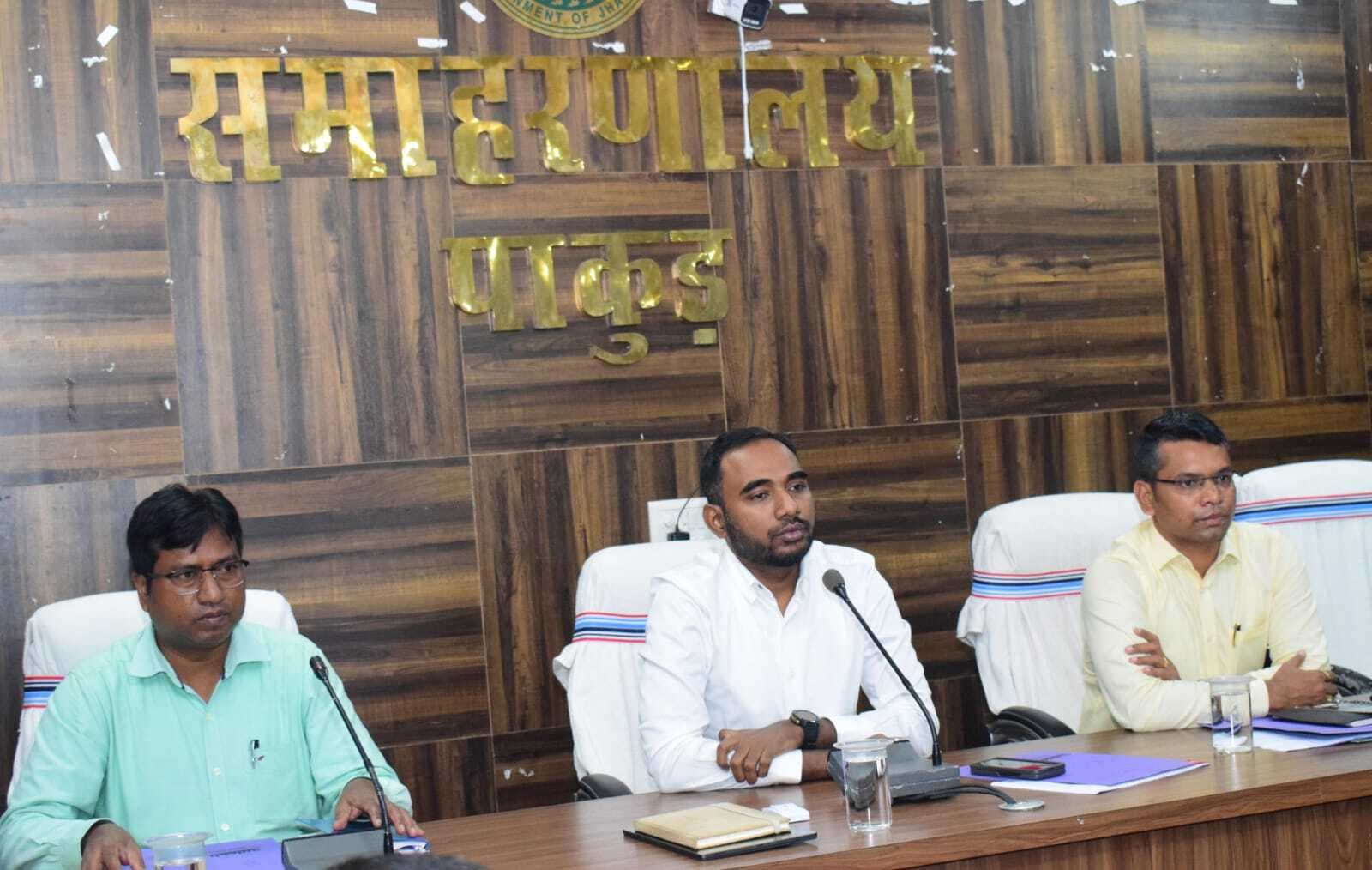 उपायुक्त ने क्रशरों में रोजाना औचक निरीक्षण व छापेमारी करने का दिया निर्देश