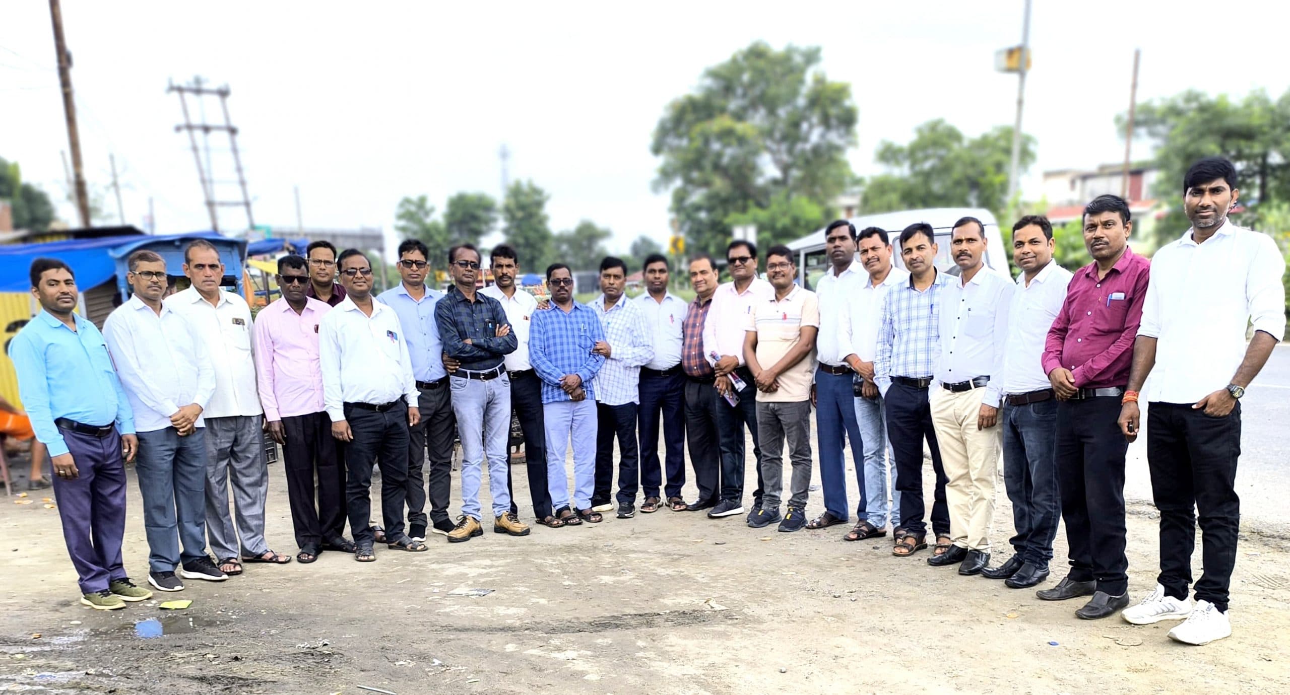 आमरण अनशन में शामिल हुए बरकट्ठा के शिक्षक