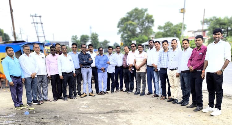 आमरण अनशन में शामिल हुए बरकट्ठा के शिक्षक