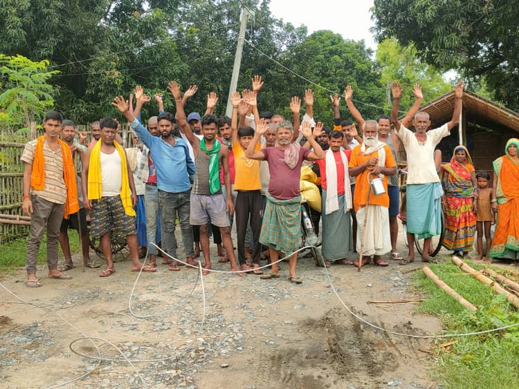 सुगमा में देर रात्रि बिजली के तार टूटने से बाल-बाल बचे ग्रामीण