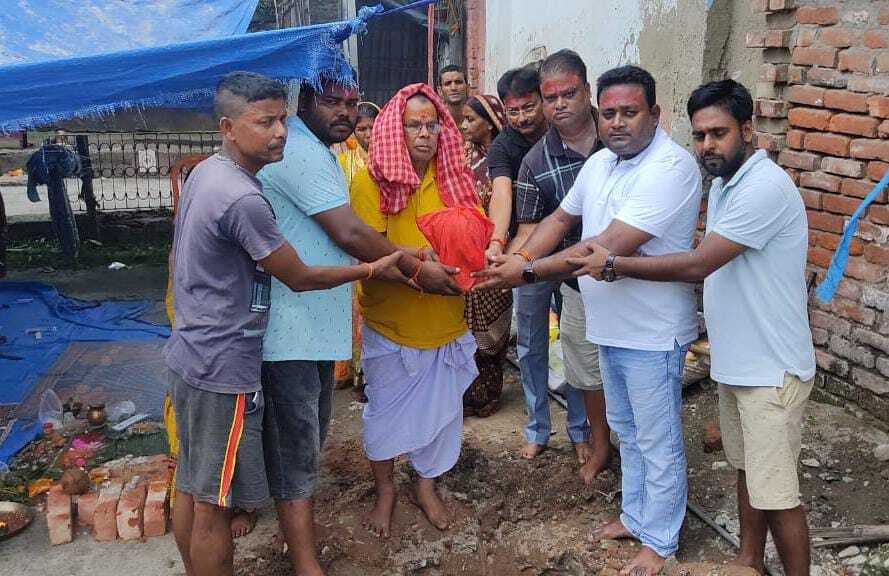 दुर्गा मंदिर निर्माण को लेकर हुआ भूमि पूजन, रखी गयी नींव