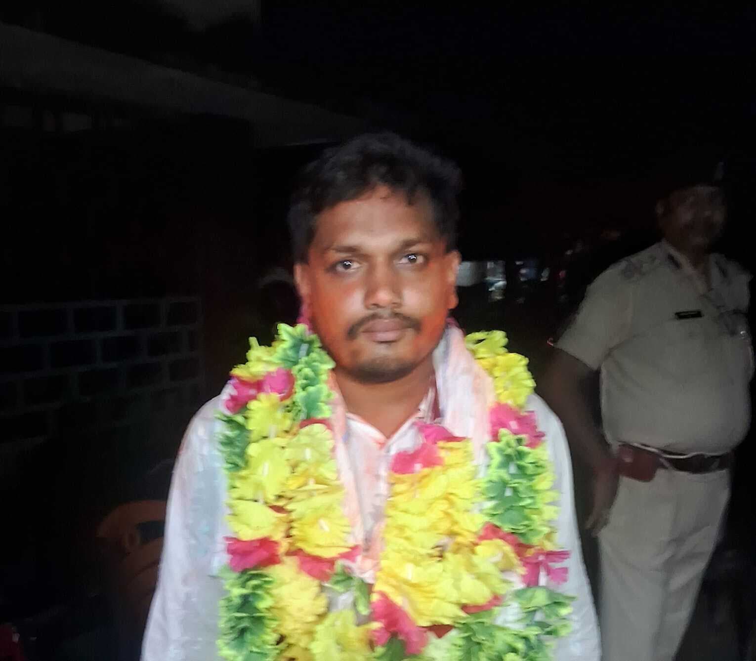 21 मतों से रफीक आलम पैक्स अध्यक्ष का चुनाव जीते