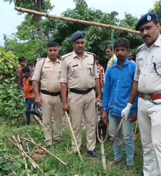 छोटे भाई की पत्नी की गला रेतकर हत्या, जेठ गिरफ्तार