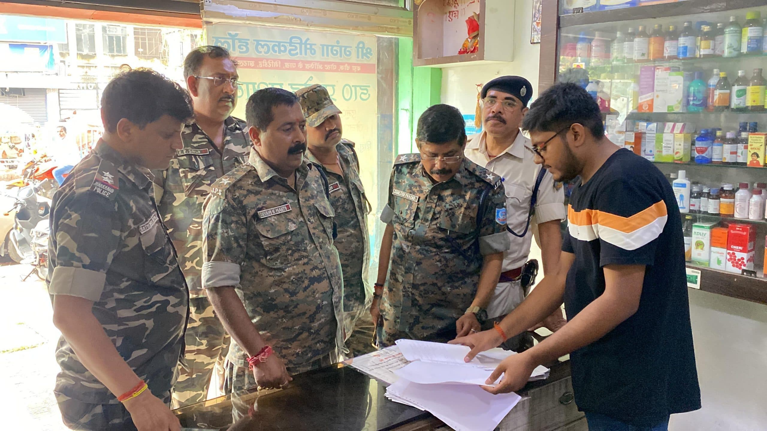 आधा दर्जन से अधिक दवा दुकानों में पुलिस ने ली तलाशी