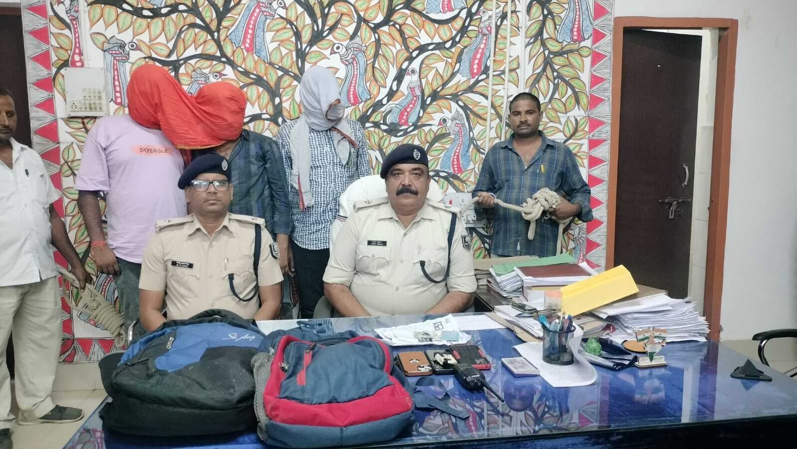 Solver Gang Arrested: जमुई में सिपाही भर्ती परीक्षा में सॉल्वर गैंग का पर्दाफाश, तीन गिरफ्तार